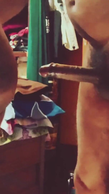 भारतीय प्रेमिका अपने परिपक्व बॉयफ्रेंड को चोदती है । क्लिप 1