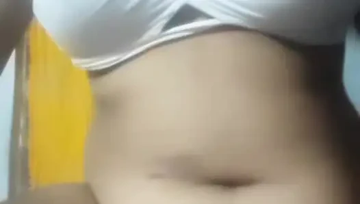 Desi-Dorffrau masturbiert Muschiwasser für ihren Freund Gassi Goody Sexvideo