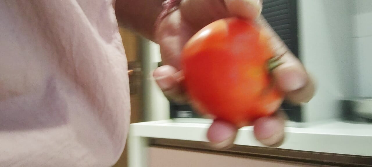 Kitchen mein kam kamwali bai Ko dekhkar khada ho gaya