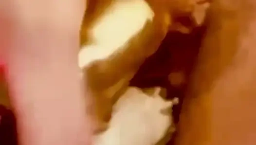 Orta yaşlı seksi kadın amcığını sikiyor