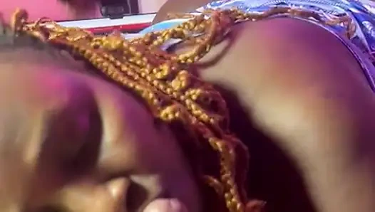 Cewek ini sampai tenggorokan