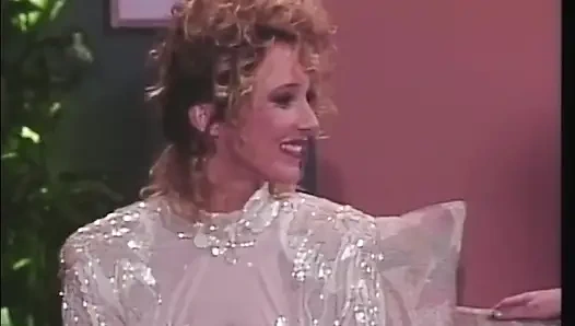 Seksi lezbiyen dildo amına giriyor, mastürbasyon yapıyor, parmaklıyor