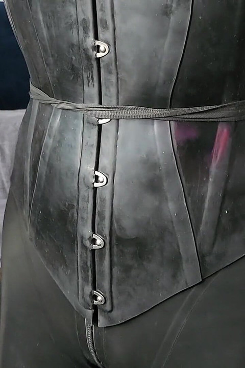 ラテックスドール - ファックマシーンで縁取り