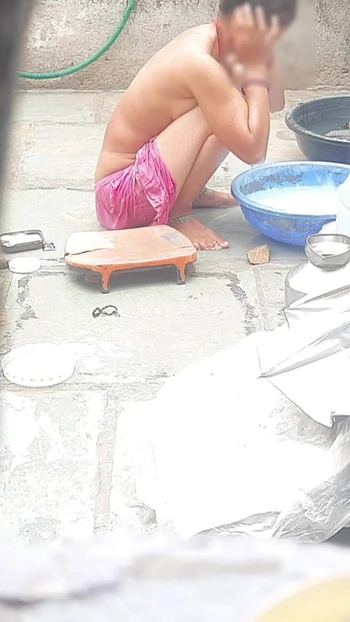 Thrilling moment from "Saw stepsister bathing in the open, stepsister looked very hot"