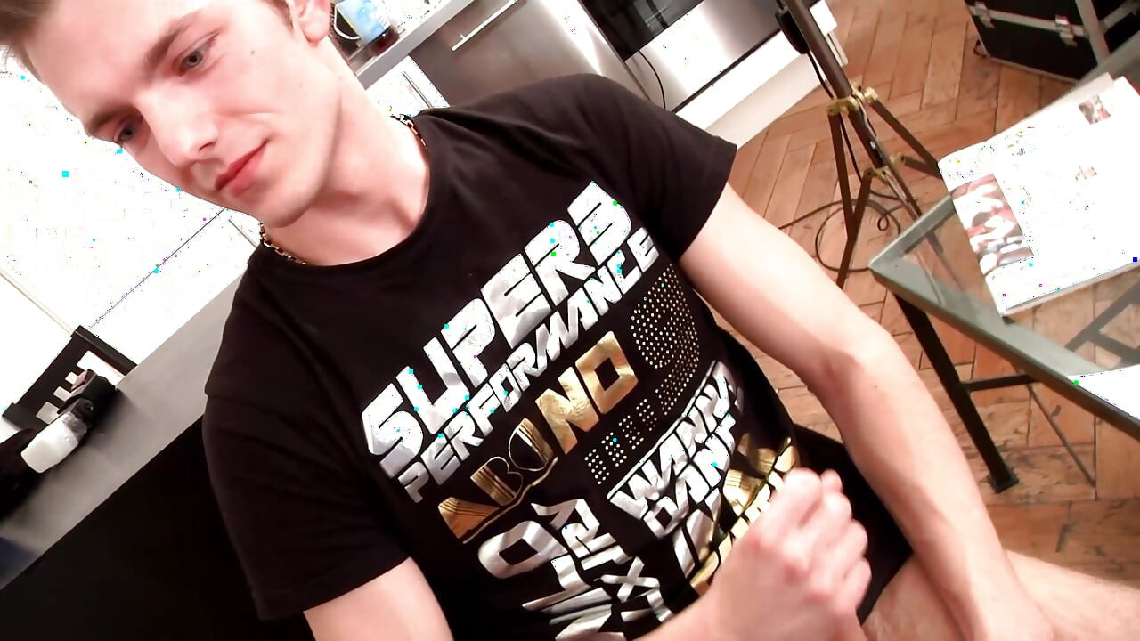 Zgodne nemačke žene se jebu pred kamerom