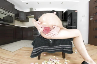 Hotkinkyjo lagi asik ngentot pantat banyak marshmallow, fisting dan prolaps di dapur