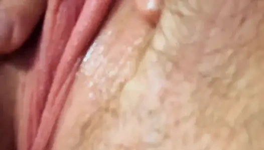 Моя идеальная розовая киска крупным планом