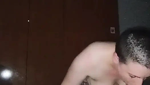 Salatalık yiyorum ve beni 3 pozisyona sokuyor