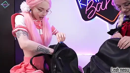 Semua lubang teman sekelasnya diikat dan dientot habis-habisan