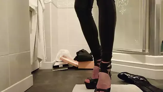 Amateur crossdresser masturbation and cumshot in high heels