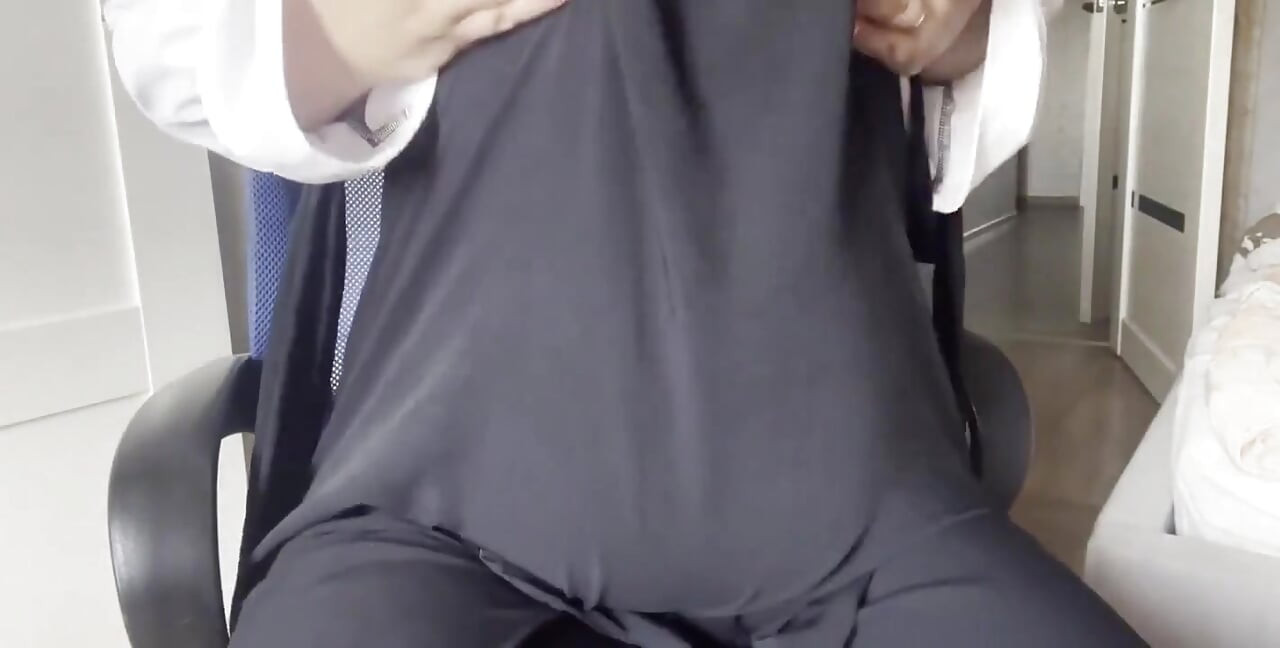 Мароканската съпруга на приятел го моли да й се дръпне