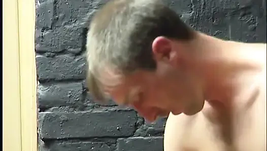 Mature slut fingered in her hairy pussy