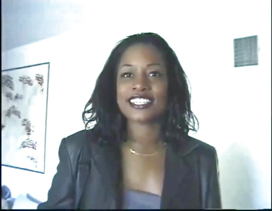 Zwart poesje likken neuken op de biljarttafel