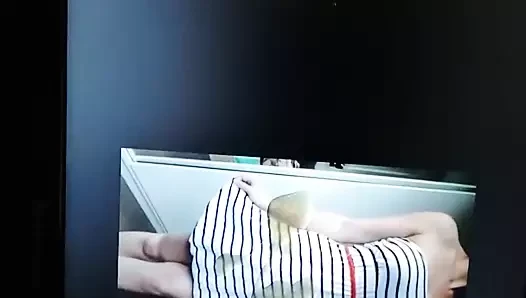 Benim alman küçük fahişe için..