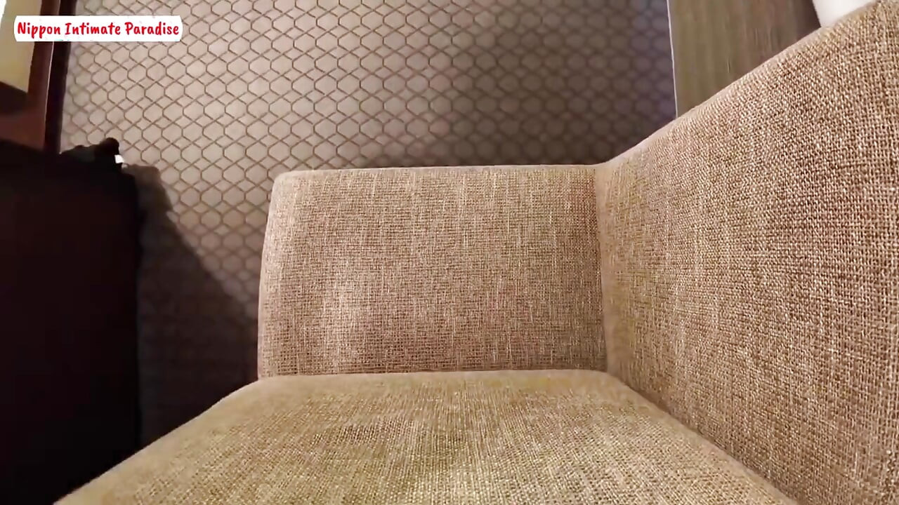 순수하고 적절한 짧은 머리 마누라 부드러운 몸머리는 조용히 정제하면서도 사악한 면을 드러냅니다.