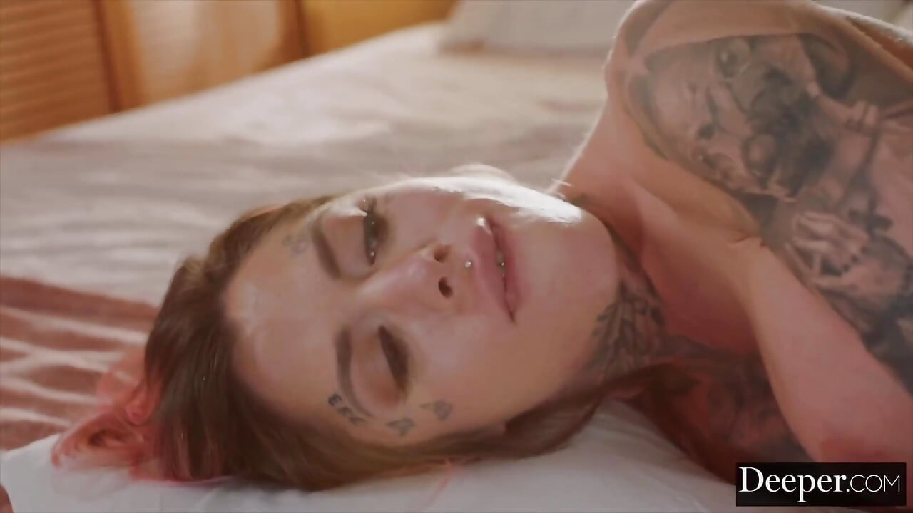 Dybere tatoveret skønhed Chantal Danielle i sin dybere debut