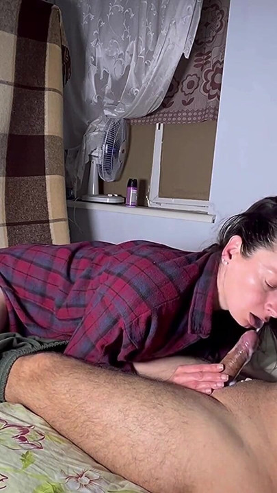 The tired stepfather cummed in the mouth of his stepdaughter and did not even realize that it was her, a delicious lollipop | Clip 1