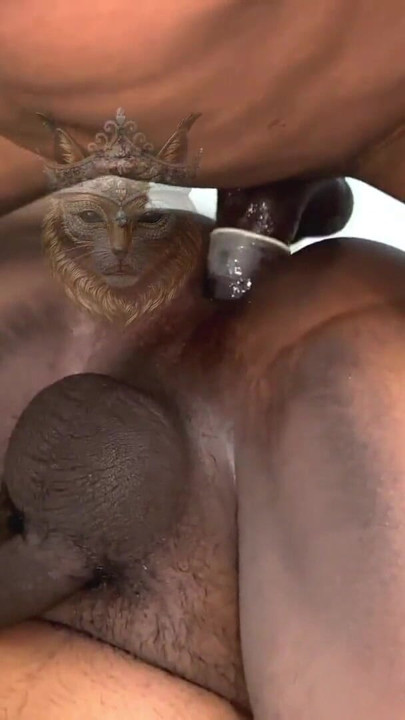 Dziś pieprzyłem mojego starego klienta. Miałem dużo zabawy, ruchając go. | Klip 1