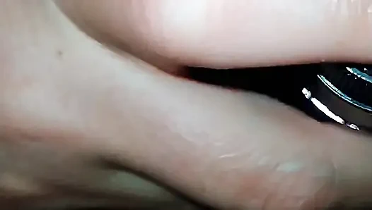 Жадная жена исследует новые секс-игрушки (часть 3): все сразу и настоящий, большой член.