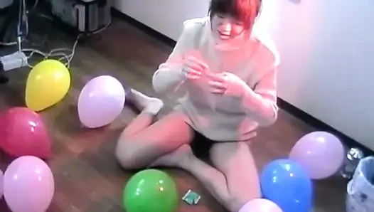 Gadis Jepang suka dientot di lantai