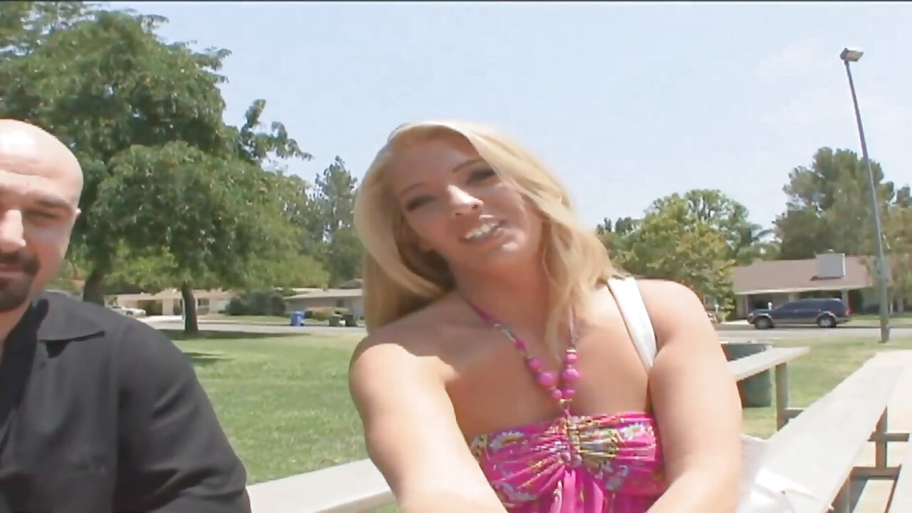 Soție sexy în încornorat