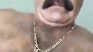 Macho-Bigoton, Maduro, Masturbation