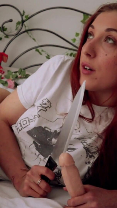 Momento imperdível de "SOFT FEMDOM JOI - The Yandere Girlfriend".