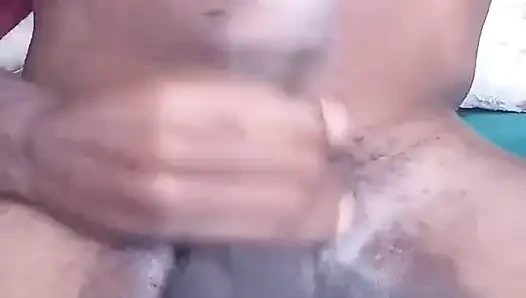 Büyük zenci yarağımla oynamayı seviyorum