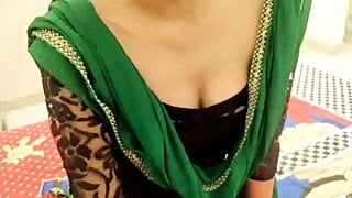 Step mom ne aapne hi bete ke friend ko ghar pe hi choda bete ko ghar se bahar bejh aapni hi gaand marwai roleplay xxx h 