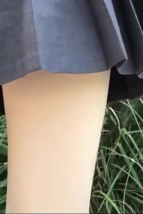 Fată sado-maso în aer liber