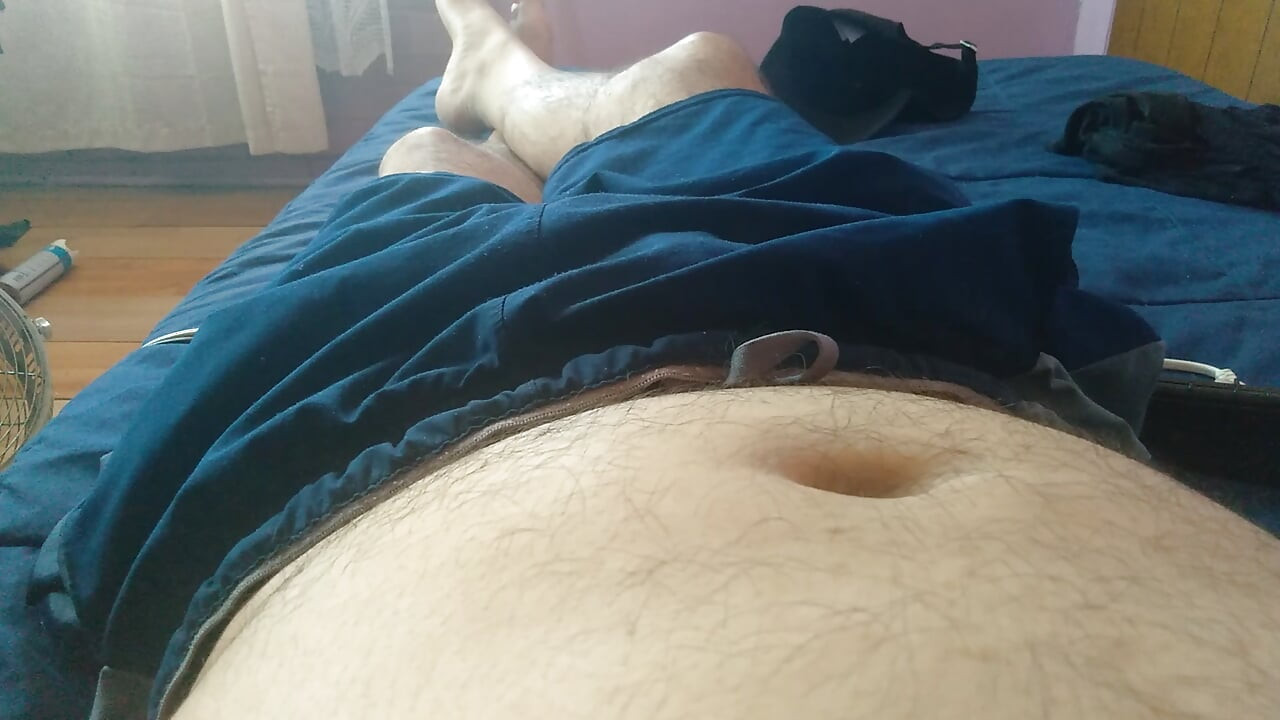 Ο άντρας και ο πρώτος αυνανισμός της ημέρας σε κοντινό πλάνο