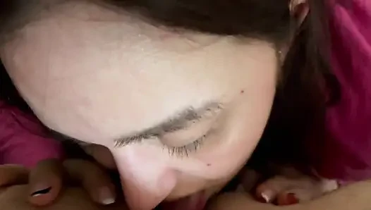 Blowjob terbaik di pagi hari. Crot di mulut