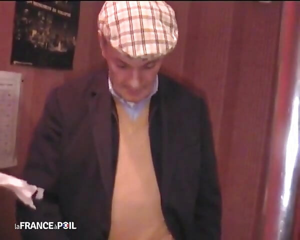 Vovô oferece uma stripper muito gostosa!