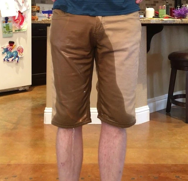 Peeing my Khaki Shorts