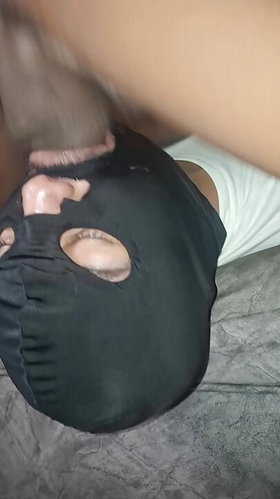 Il adore manger des bites, il avale toujours tout