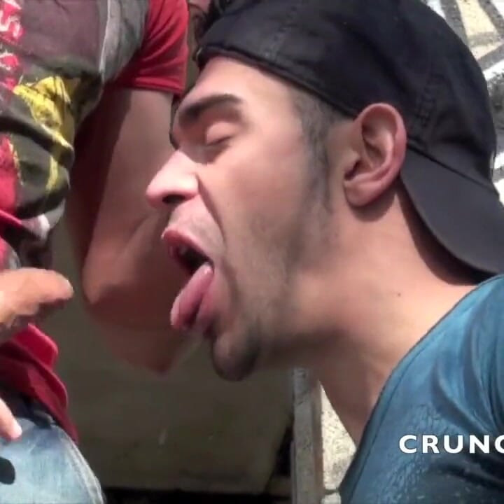 Two sexy muscle boys fucking in exhib outdoor