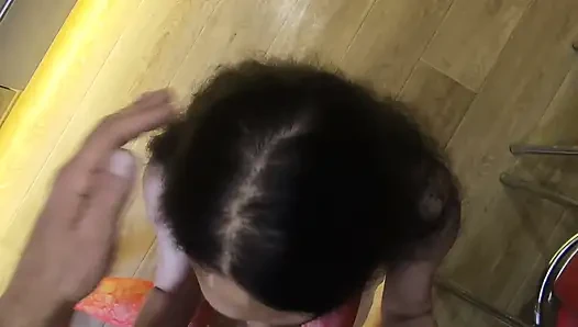Dar götlü çoraplı minyon evli kadın