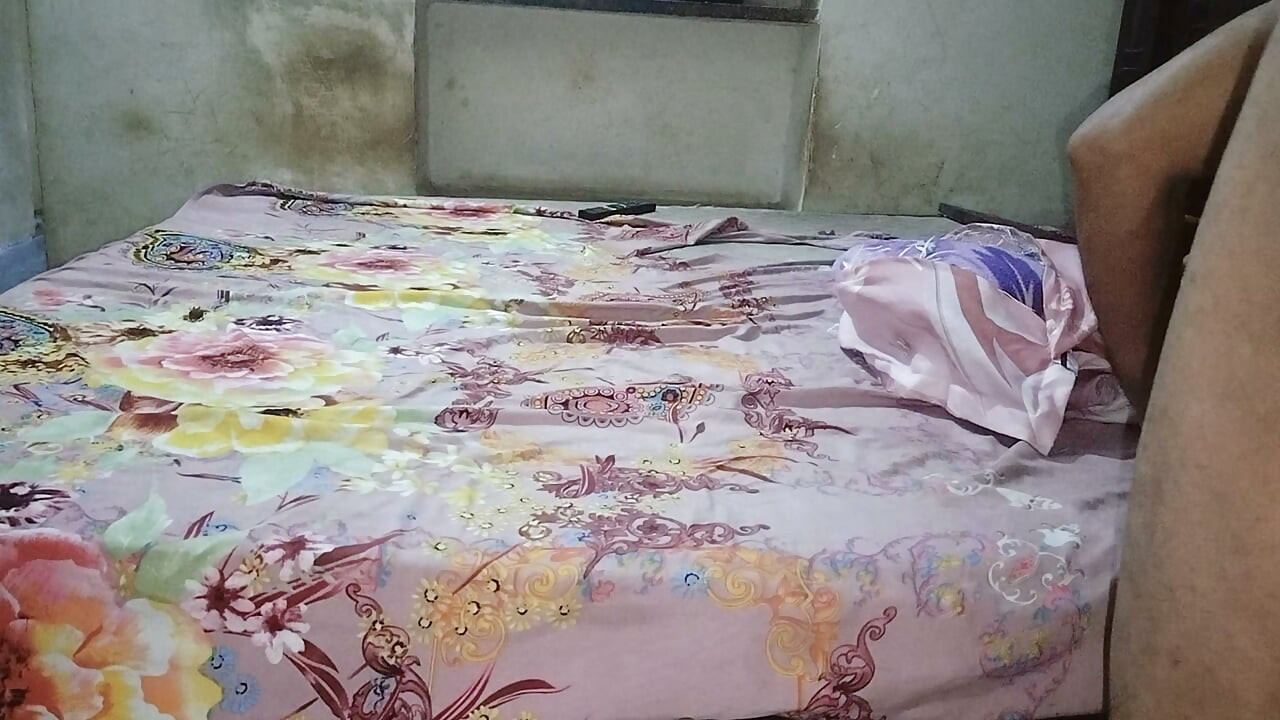 השתמשתי בדילדו ויברטור על הזין שלי וגרמתי לעצמי לגמור