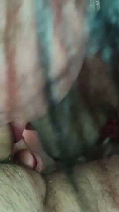 Şehvetli orta yaşlı seksi üvey anne ıslak bir sakso ağzına boşaltıyor | Klip 2