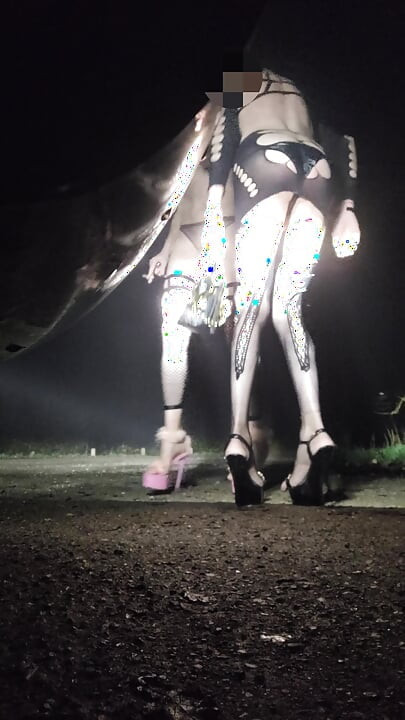 2 French 🛑transvestites offered in the forest. 4degrees 3hoo VaneSsaBiTCHx PariSChienneTrvprod91