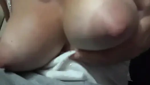 Göğüsler senin için sallanıyor