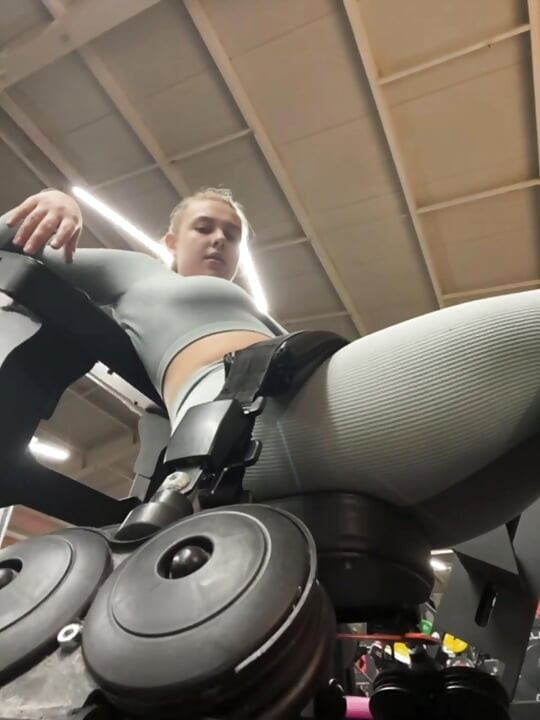 Extreme double penetration in the gym with jucielussie