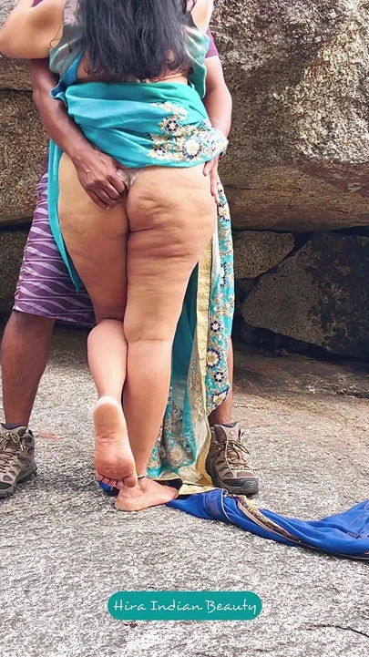 印度情侣户外浪漫 - 纱丽性爱 - 纱丽抬起并被打屁股