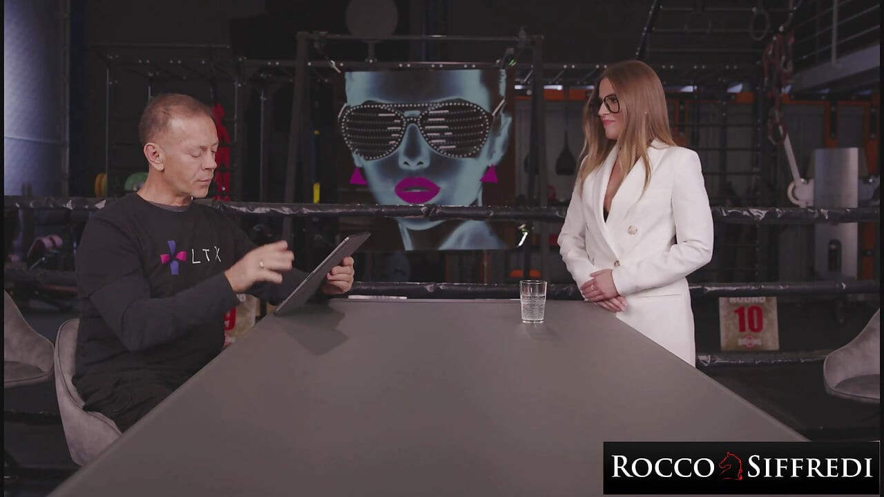 ROCCO SIFFREDI - linda morena Eveline Dellai recebe duplo recheado por paus enormes