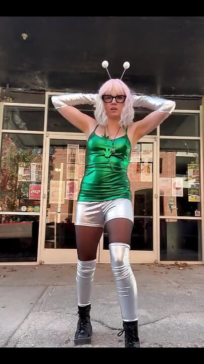 Suzy Wylde chegando quente e com tesão para este conteúdo fresco!