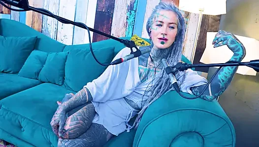 Ich spreche über S - Shame - ASMR podcast SFW spricht goth dünnes mädchen dreadlocks tattoo-modell inked mädchen