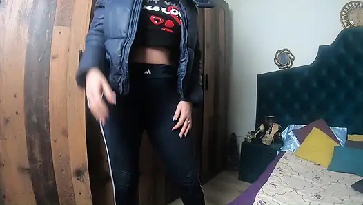 Luxus-Pelzmantel und militärische unterjacke-masturbation mit Dirtytalk