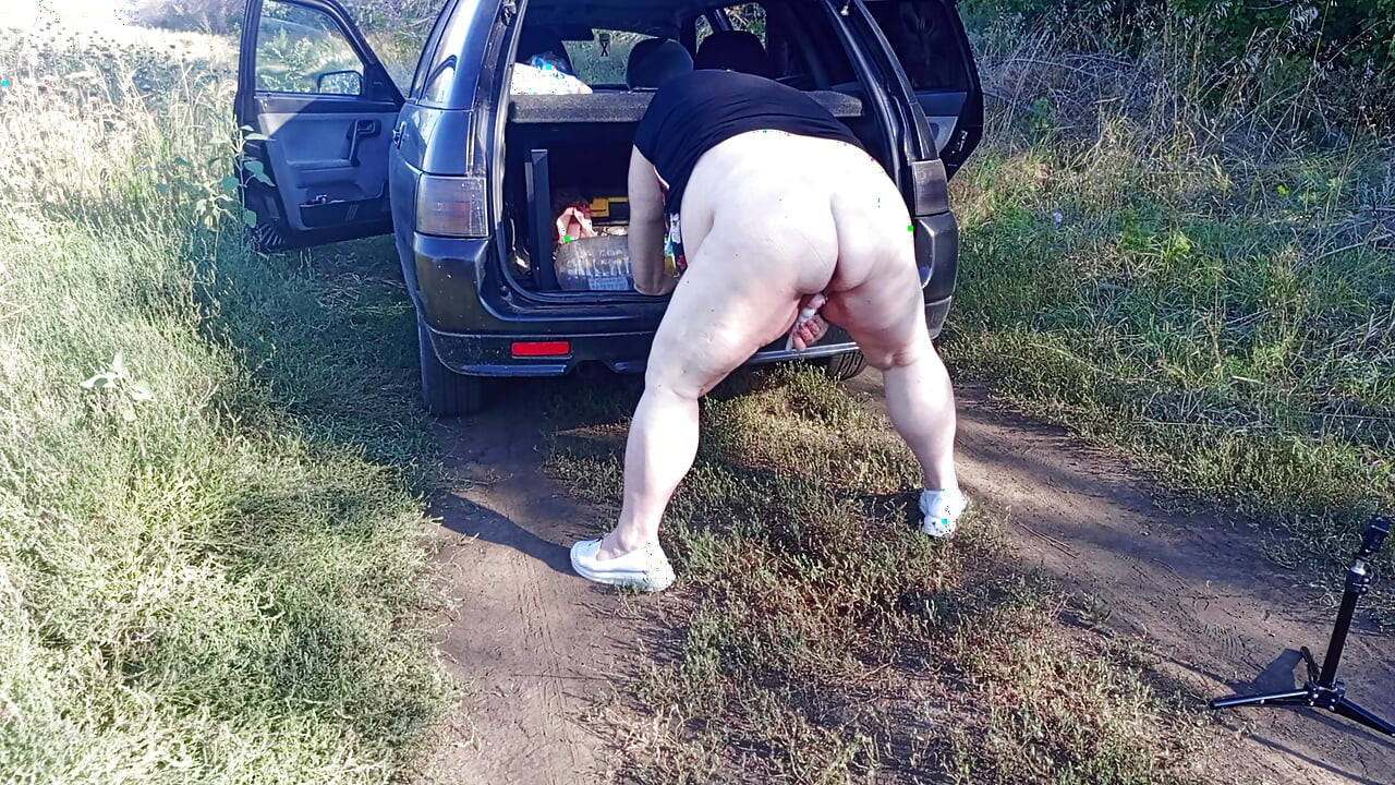 Neighbor gets lots of orgasms with squirting in public
