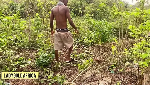 Die Schöne Verlorene Prinzessin in Einem Neuen Gebiet, Aber Finde Beide Hilfe