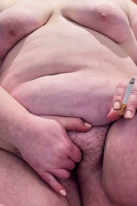 Klaarkomen in het gezicht en grote kont compilatie van mijn bbw-stiefmoeder